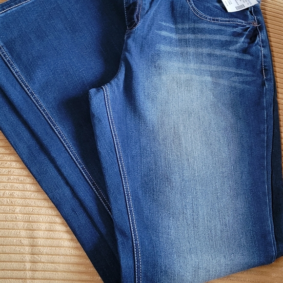 Maurices flare leg Jean 17/18 long new with tags - Picture 5 of 8